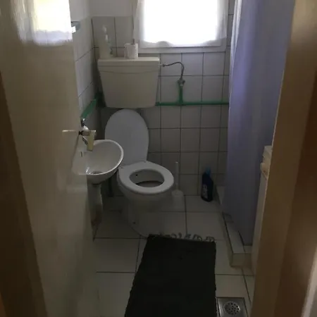 Holiday home Vikendica Zute Dunje