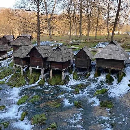 Vikendica Zute Dunje Jajce